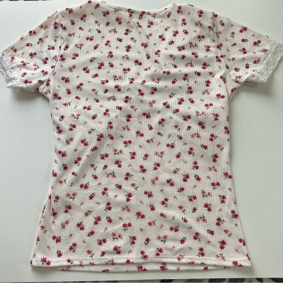 WILD LOVE, WHITE AND PINK FLORALS, MEDIUM TOP - Picture 4 of 6